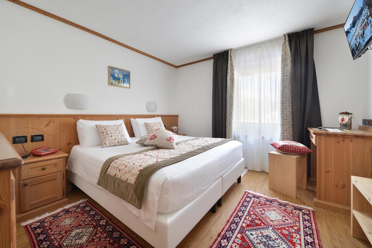 Hotel Bucaneve Livigno Exteriör bild