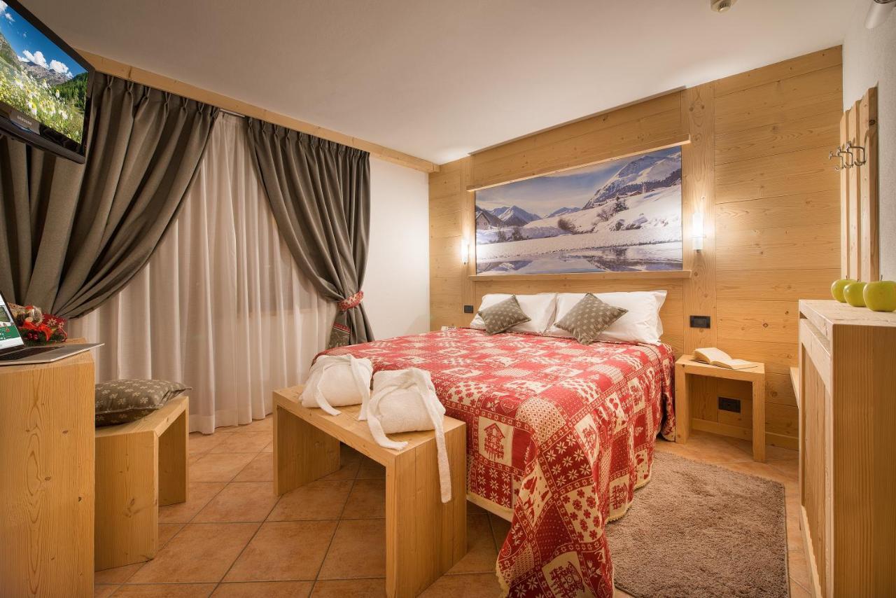Hotel Bucaneve Livigno Exteriör bild